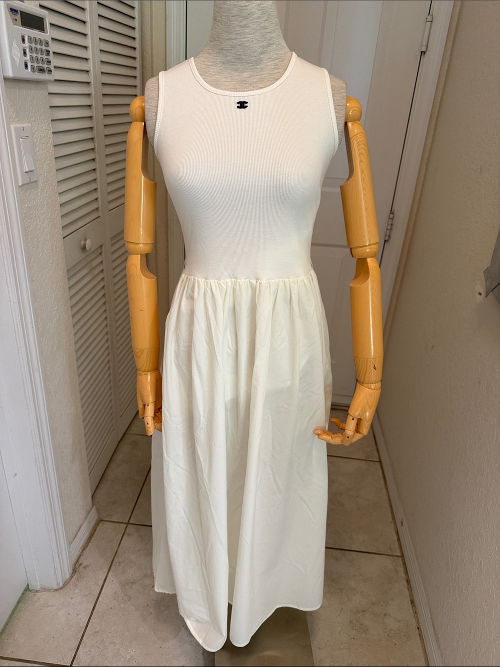 Sleeveless White Midi Dress with Ribbed Bodice